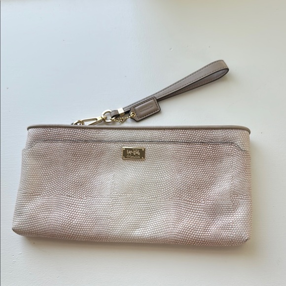 Coach MadisonEmbossed Lizard Flat Clutch style#49724 NWT - Picture 1 of 8